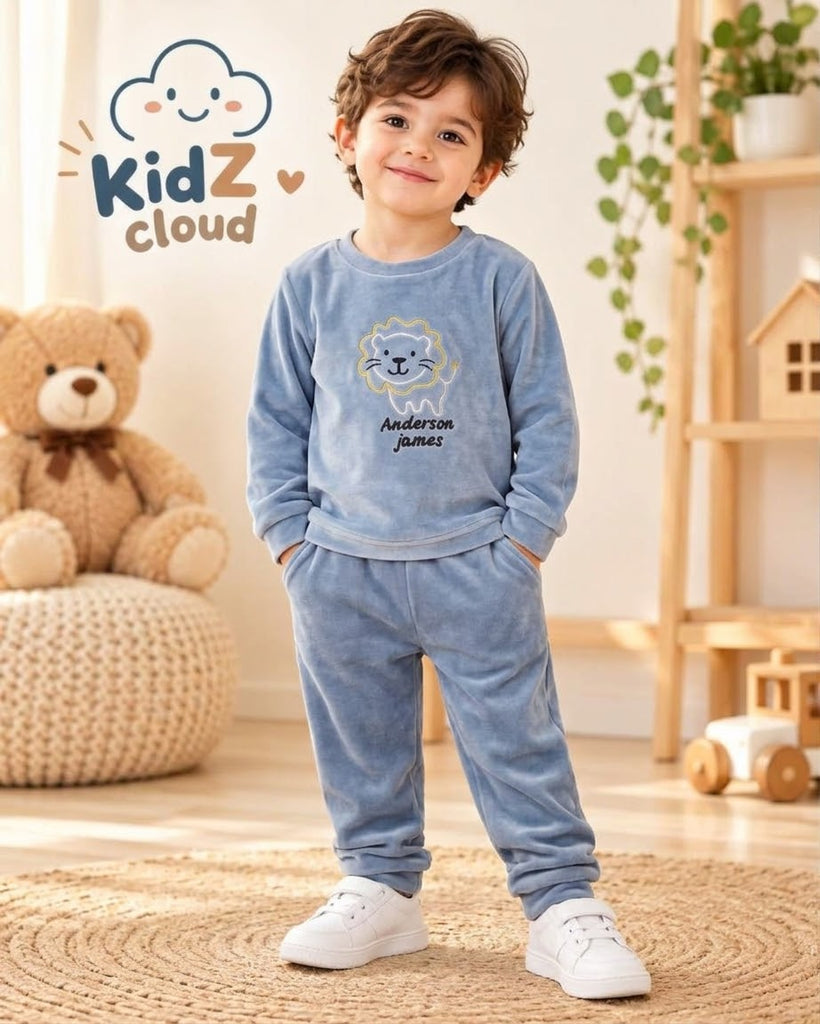 بيجامة قطيفة اسد لبني